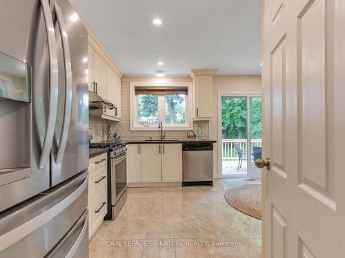 25 Burleigh Heights Dr, Toronto, ON - Indoor Photo Showing Kitchen With Upgraded Kitchen