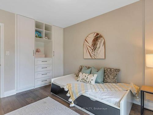 25 Burleigh Heights Dr, Toronto, ON - Indoor Photo Showing Bedroom