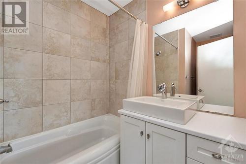 336 Boudreau Street, Ottawa, ON - Indoor Photo Showing Bathroom