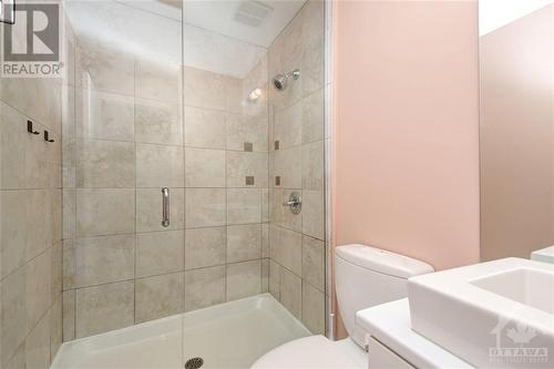 336 Boudreau Street, Ottawa, ON - Indoor Photo Showing Bathroom