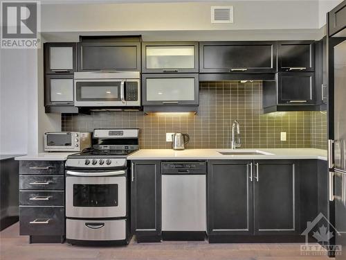 40 Nepean Street Unit#607, Ottawa, ON - Indoor Photo Showing Kitchen With Stainless Steel Kitchen