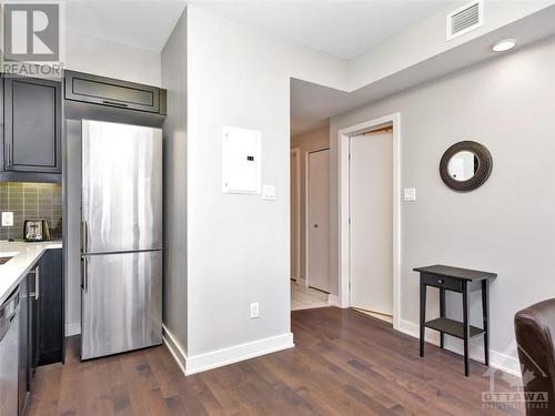 40 Nepean Street Unit#607, Ottawa, ON - Indoor Photo Showing Kitchen