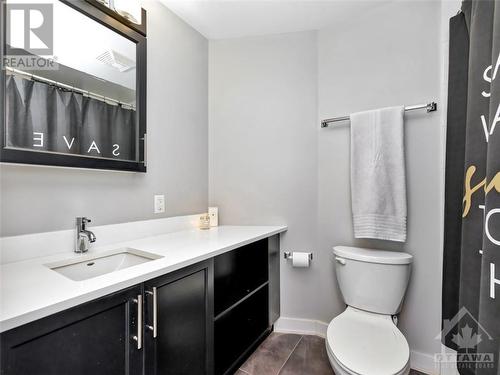 40 Nepean Street Unit#607, Ottawa, ON - Indoor Photo Showing Bathroom