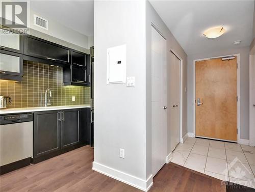 40 Nepean Street Unit#607, Ottawa, ON - Indoor Photo Showing Kitchen