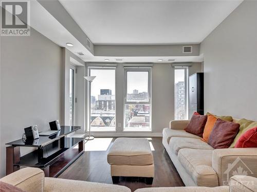 40 Nepean Street Unit#607, Ottawa, ON - Indoor Photo Showing Living Room