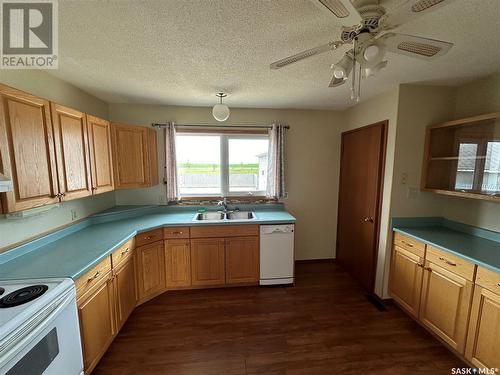 534 Caribou Crescent, Tisdale, SK - Indoor Photo Showing Kitchen With Double Sink