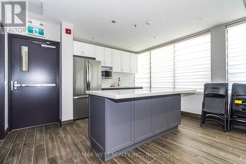 902 - 715 Don Mills Road, Toronto, ON - Indoor Photo Showing Kitchen With Upgraded Kitchen