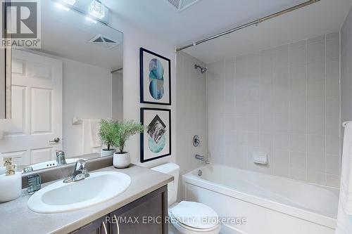 3305 - 19 Grand Trunk Crescent, Toronto, ON - Indoor Photo Showing Bathroom