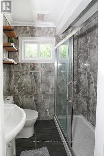 31 Birkdale Road, Toronto, ON - Indoor Photo Showing Bathroom