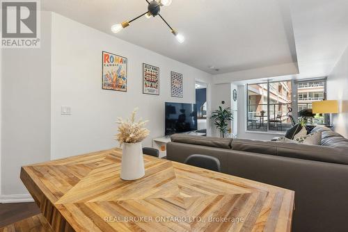 418A - 75 East Liberty Street, Toronto, ON - Indoor Photo Showing Living Room