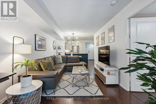 418A - 75 East Liberty Street, Toronto, ON - Indoor Photo Showing Living Room