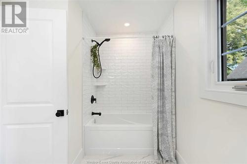 767 Argyle Road, Windsor, ON - Indoor Photo Showing Bathroom