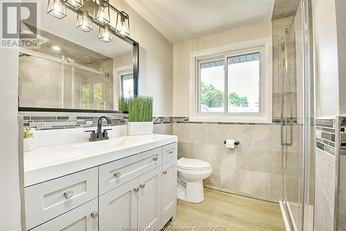 1690 Leduc, Windsor, ON - Indoor Photo Showing Bathroom