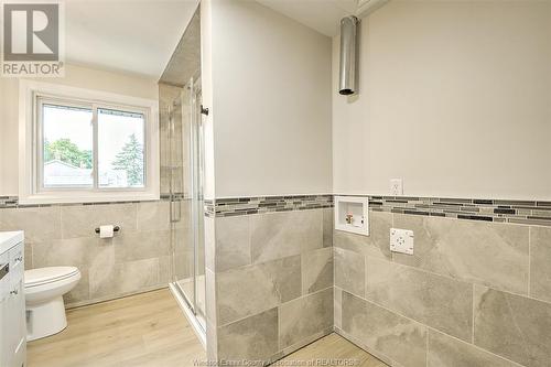 1690 Leduc, Windsor, ON - Indoor Photo Showing Bathroom