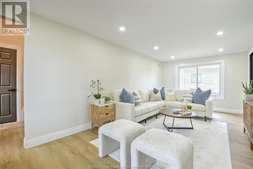 1690 Leduc, Windsor, ON - Indoor Photo Showing Living Room