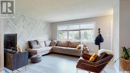 70 Straub Crescent, Regina, SK - Indoor Photo Showing Living Room