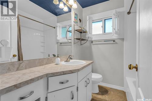 2716 Mcconnell Avenue, Saskatoon, SK - Indoor Photo Showing Bathroom