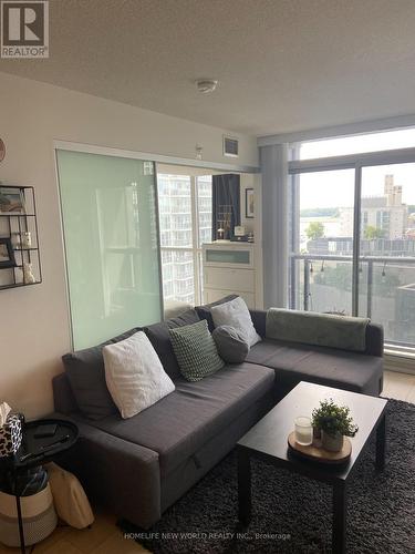 1105 - 85 Queens Wharf Road, Toronto, ON - Indoor Photo Showing Living Room