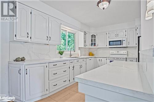 8 South Island Trail, Brechin, ON - Indoor Photo Showing Kitchen