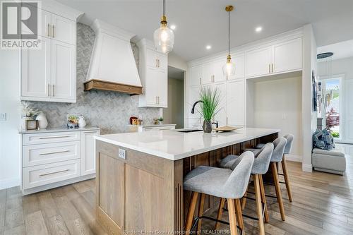 39 Augusta Drive, Leamington, ON - Indoor Photo Showing Kitchen With Upgraded Kitchen