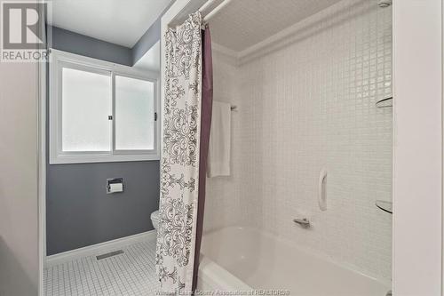 5735 Hastings, Lasalle, ON - Indoor Photo Showing Bathroom