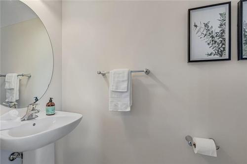 10 Beasley Grove, Hamilton, ON - Indoor Photo Showing Bathroom