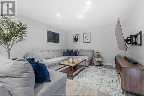 11993 Boulder Crescent, Windsor, ON - Indoor Photo Showing Living Room