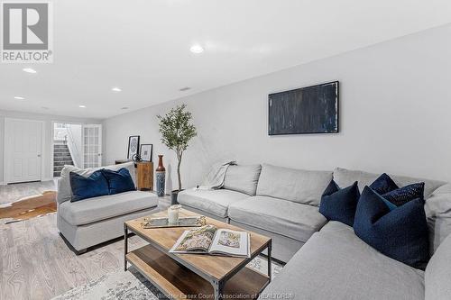 11993 Boulder Crescent, Windsor, ON - Indoor Photo Showing Living Room