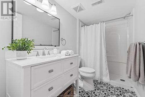 11993 Boulder Crescent, Windsor, ON - Indoor Photo Showing Bathroom