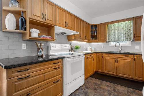 46 Kemp Drive, Dundas, ON - Indoor Photo Showing Kitchen
