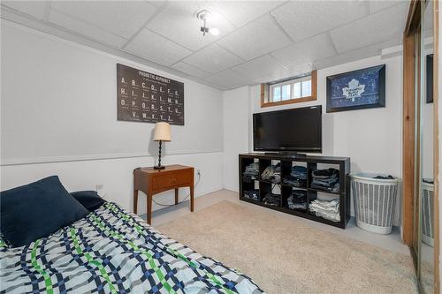 46 Kemp Drive, Dundas, ON - Indoor Photo Showing Bedroom