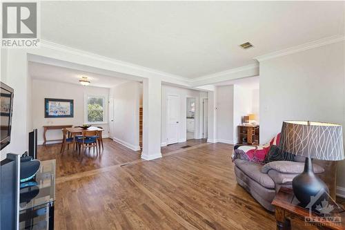 1673 Edge Hill Place, Ottawa, ON - Indoor Photo Showing Living Room