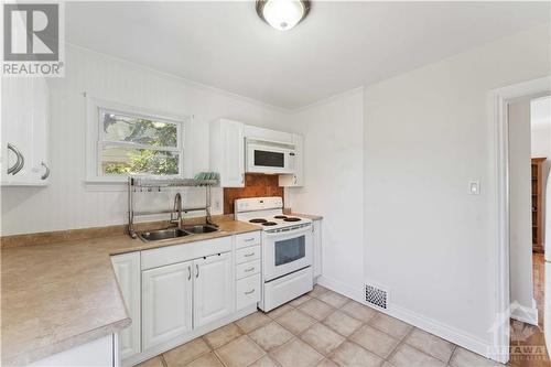 1673 Edge Hill Place, Ottawa, ON - Indoor Photo Showing Kitchen With Double Sink