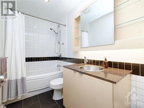 324 Laurier Avenue W Unit#806, Ottawa, ON - Indoor Photo Showing Bathroom