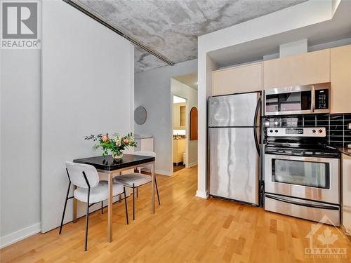 324 Laurier Avenue W Unit#806, Ottawa, ON - Indoor Photo Showing Kitchen