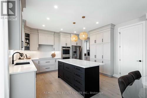 15 Grundy Crescent, East Luther Grand Valley, ON - Indoor Photo Showing Kitchen With Upgraded Kitchen