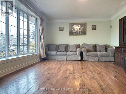 150 Fennell Avenue E, Hamilton, ON - Indoor Photo Showing Living Room