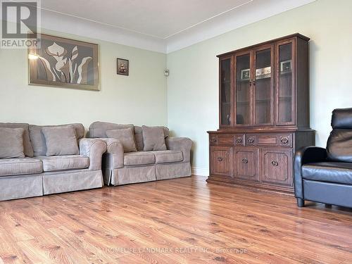 150 Fennell Avenue E, Hamilton, ON - Indoor Photo Showing Living Room