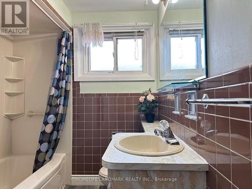 150 Fennell Avenue E, Hamilton, ON - Indoor Photo Showing Bathroom