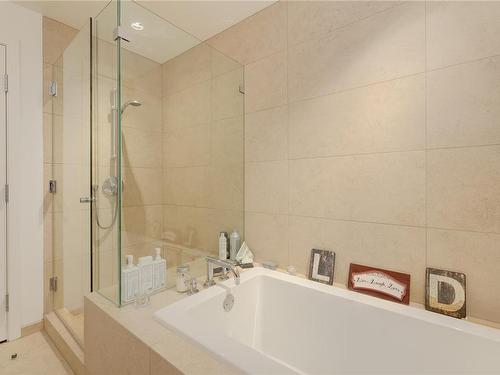 808-100 Saghalie Rd, Victoria, BC - Indoor Photo Showing Bathroom