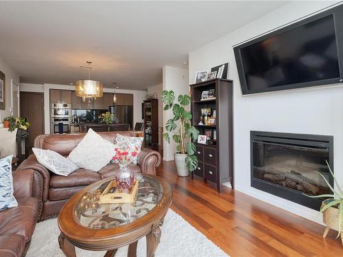 808-100 Saghalie Rd, Victoria, BC - Indoor Photo Showing Living Room With Fireplace