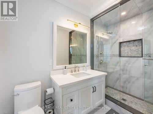 17 Daniel Cozens Court, Toronto, ON - Indoor Photo Showing Bathroom