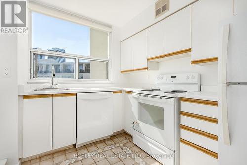 1703 - 25 Maitland Street, Toronto (Church-Yonge Corridor), ON - Indoor Photo Showing Kitchen