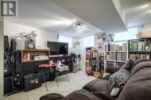 1435 Kingston Road, Toronto, ON - Indoor