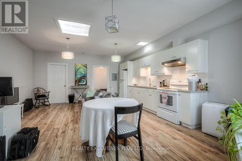 1435 Kingston Road, Toronto (Cliffcrest), ON - Indoor Photo Showing Kitchen