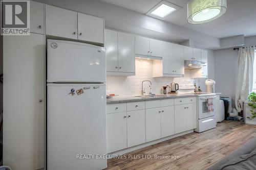 1435 Kingston Road, Toronto, ON - Indoor Photo Showing Kitchen