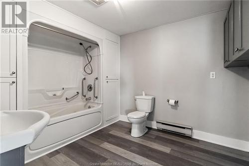 75 Robichaud, Cap Pele, NB - Indoor Photo Showing Bathroom