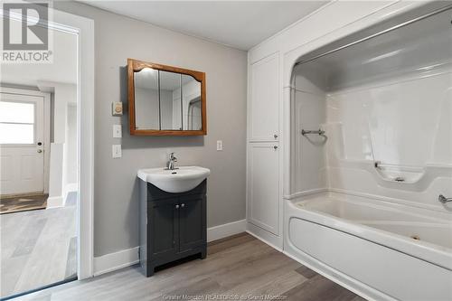 75 Robichaud, Cap Pele, NB - Indoor Photo Showing Bathroom