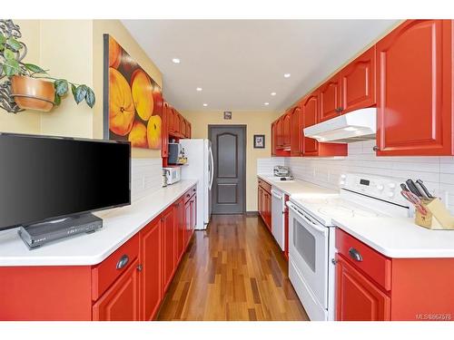 103-55 Songhees Rd, Victoria, BC - Indoor Photo Showing Kitchen