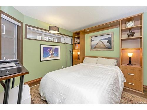 103-55 Songhees Rd, Victoria, BC - Indoor Photo Showing Bedroom